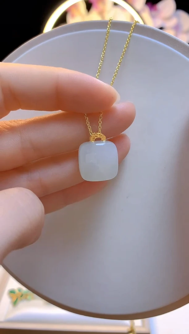 和田玉18K金镶嵌吊坠(赠链)加厚版方糖