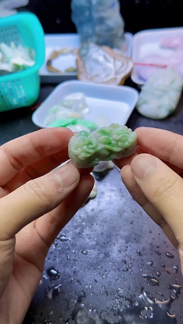 颈饰未镶嵌翡翠一**草054天然A货翡翠