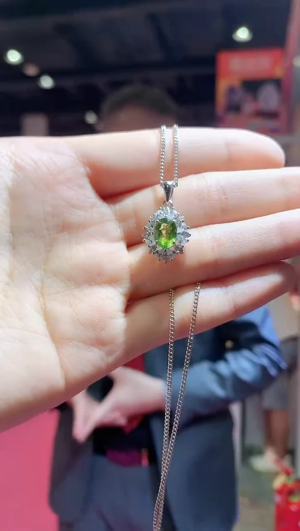 银S925镶嵌颈饰橄榄石吊坠