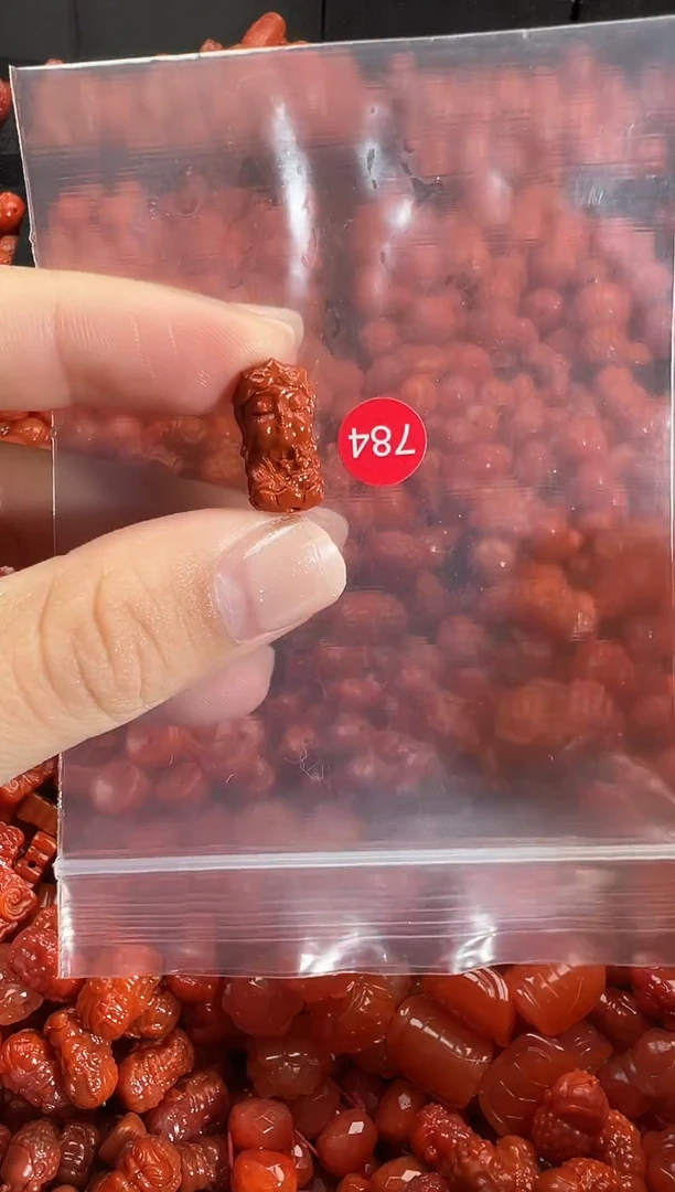颈饰未镶嵌南红玛瑙1
