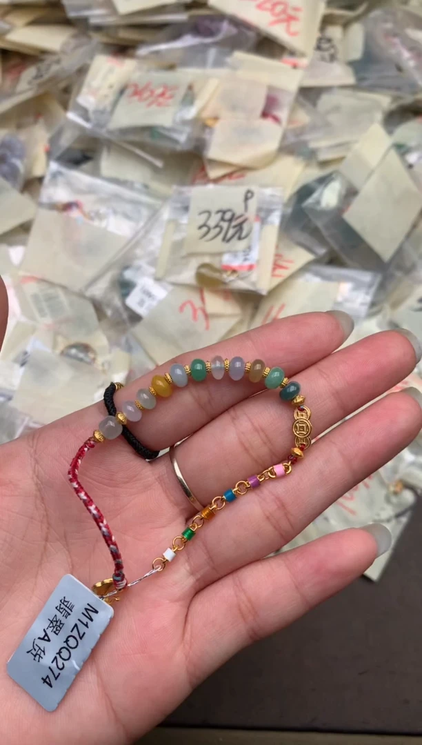 翡翠挂件未镶嵌  —