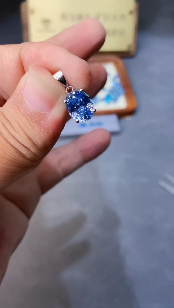银S925镶嵌颈饰海蓝宝石....