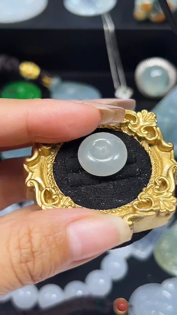 颈饰未镶嵌翡翠天然缅A翡翠吊坠