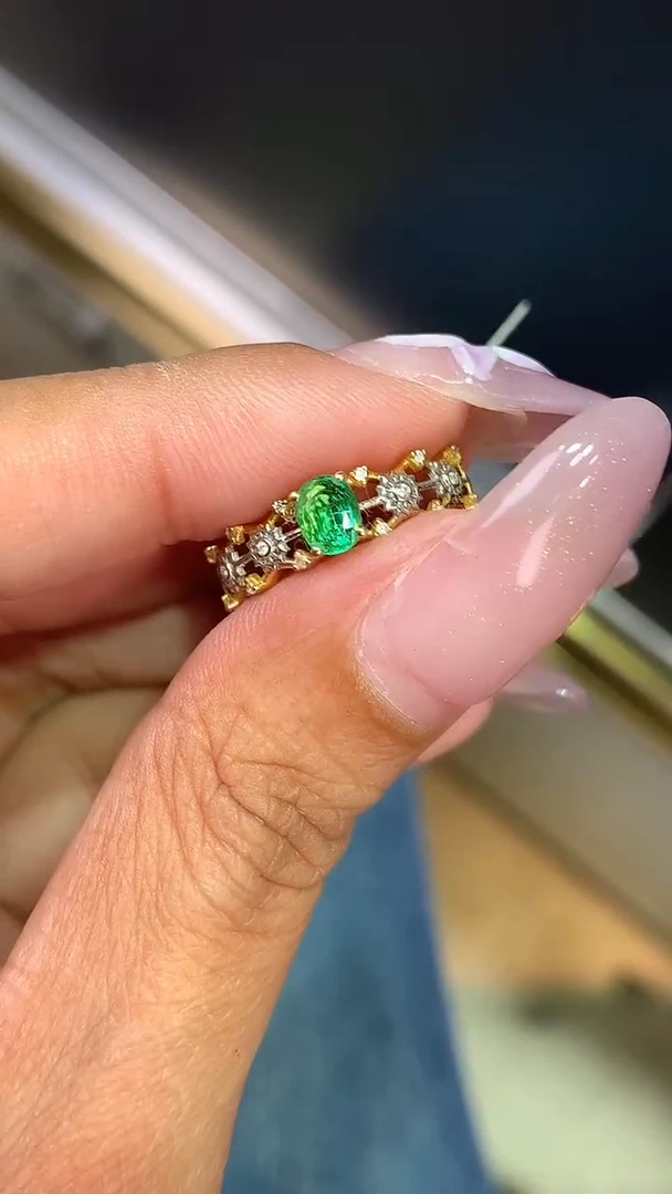 18K金镶嵌戒指祖母绿0.5CT