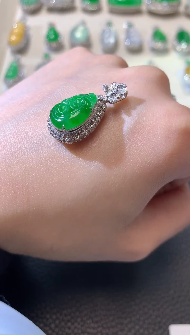 【闪购商品】翡翠吊坠(不含链)18K金镶嵌A41