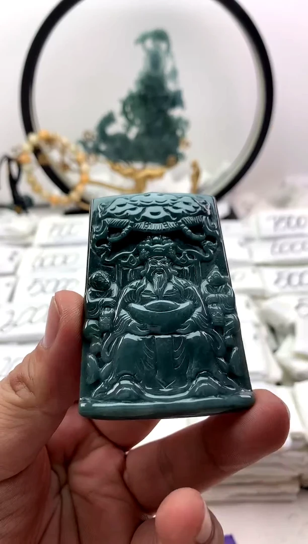 翡翠未镶嵌颈饰财神