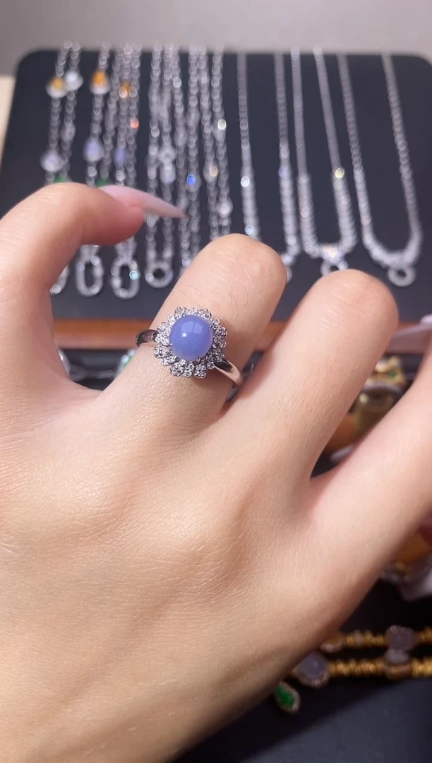 颈饰18K金镶嵌翡翠戒指