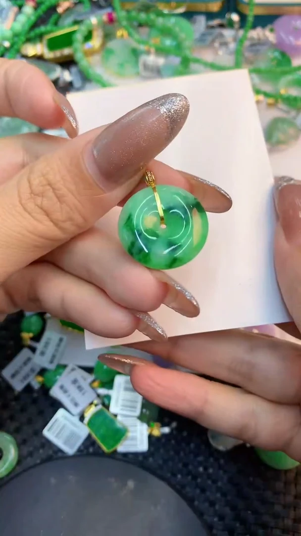 颈饰18K金镶嵌翡翠1