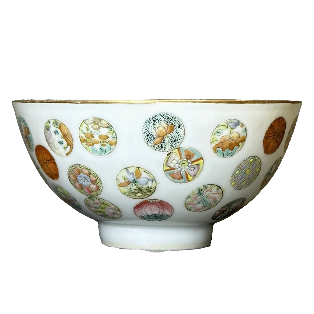 25016930y粉彩皮球花纹碗