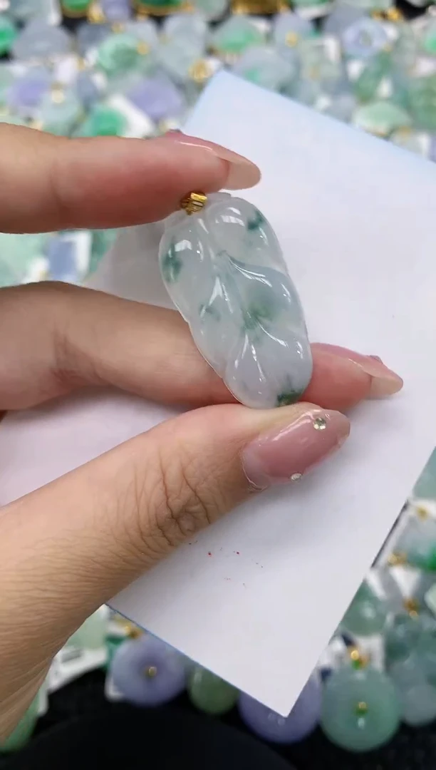 翡翠18K金镶嵌颈饰11111111111