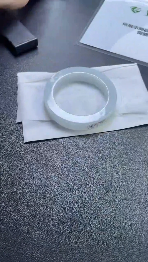 未镶嵌手镯定制翡翠恒*霞手镯