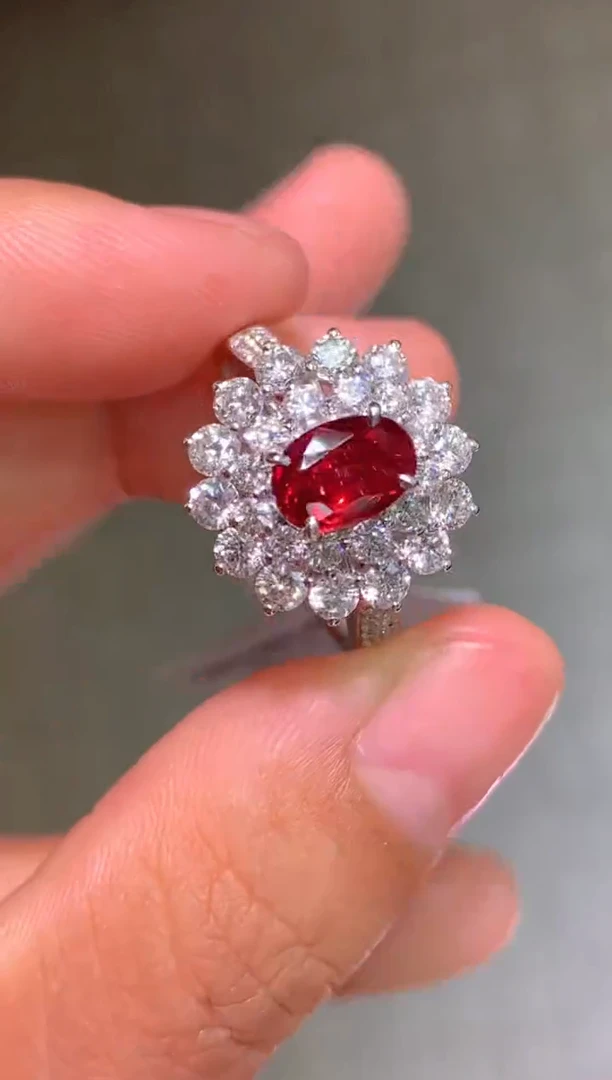 18K金镶嵌戒指红宝石1.02CT