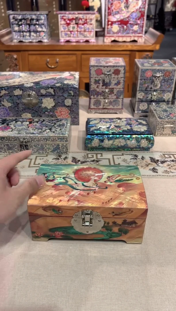 【闪购商品】鱼锁绒布底弘贝雅螺钿漆器文化馆