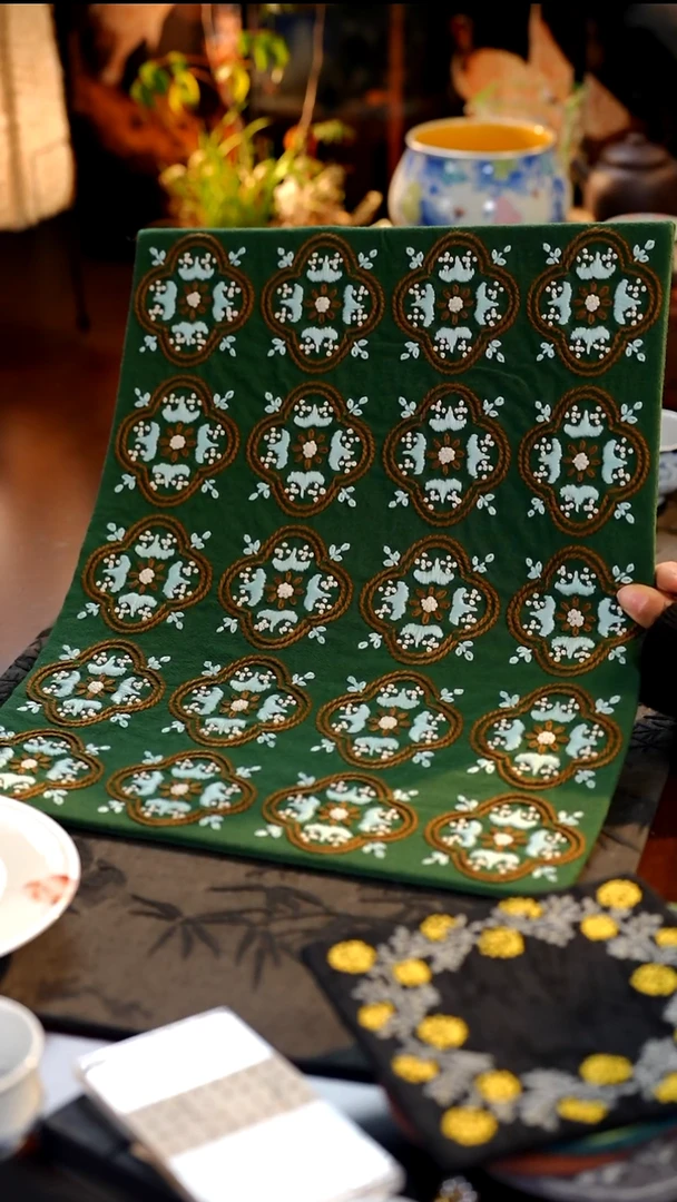 手工刺绣玫瑰茶席。。。。。。