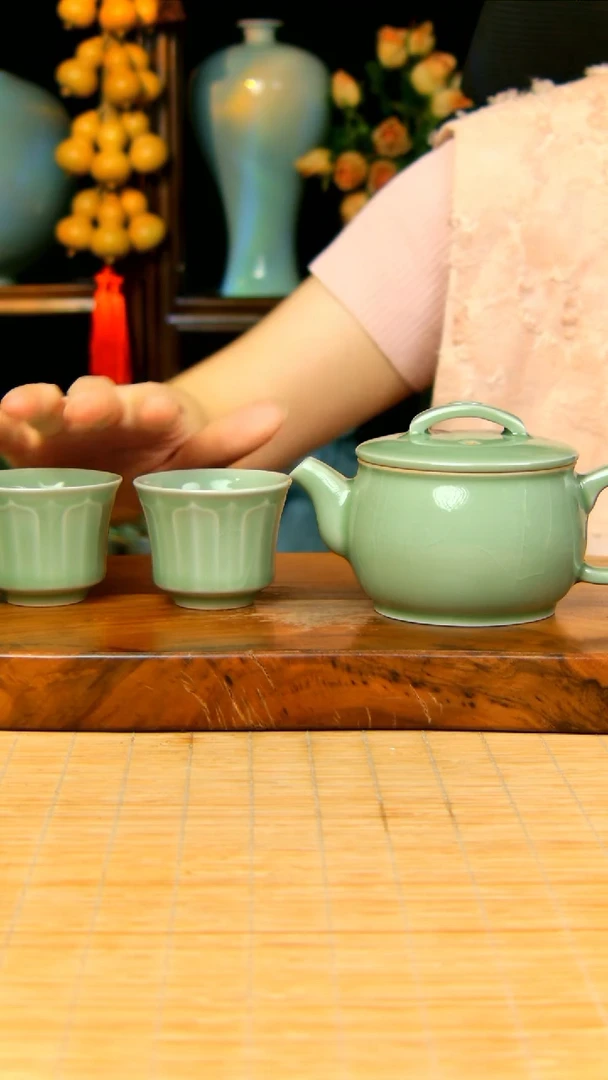 全手工豆绿釉汉瓦壶赠两杯