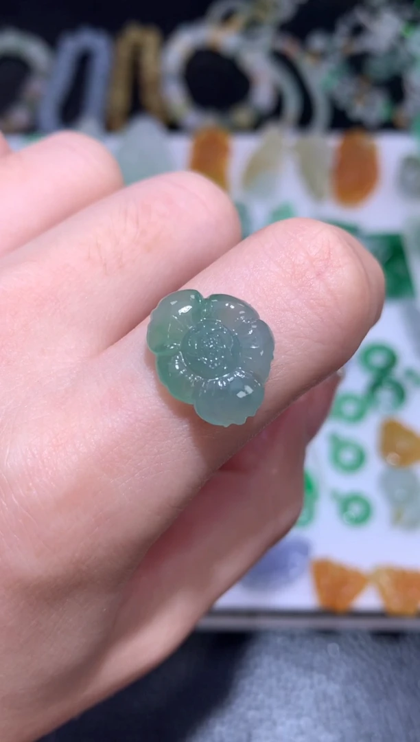 未镶嵌定制翡翠莲花