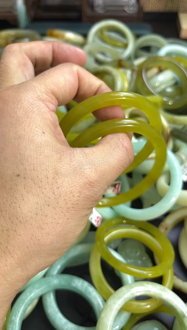 未镶嵌岫玉手镯雾***起手镯