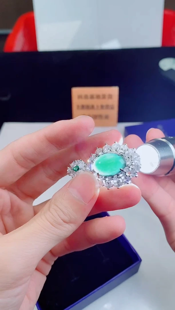 颈饰未镶嵌翡翠