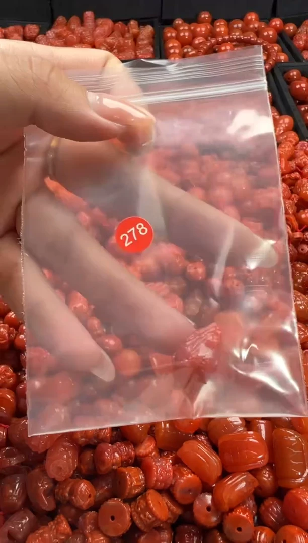 颈饰未镶嵌南红玛瑙1