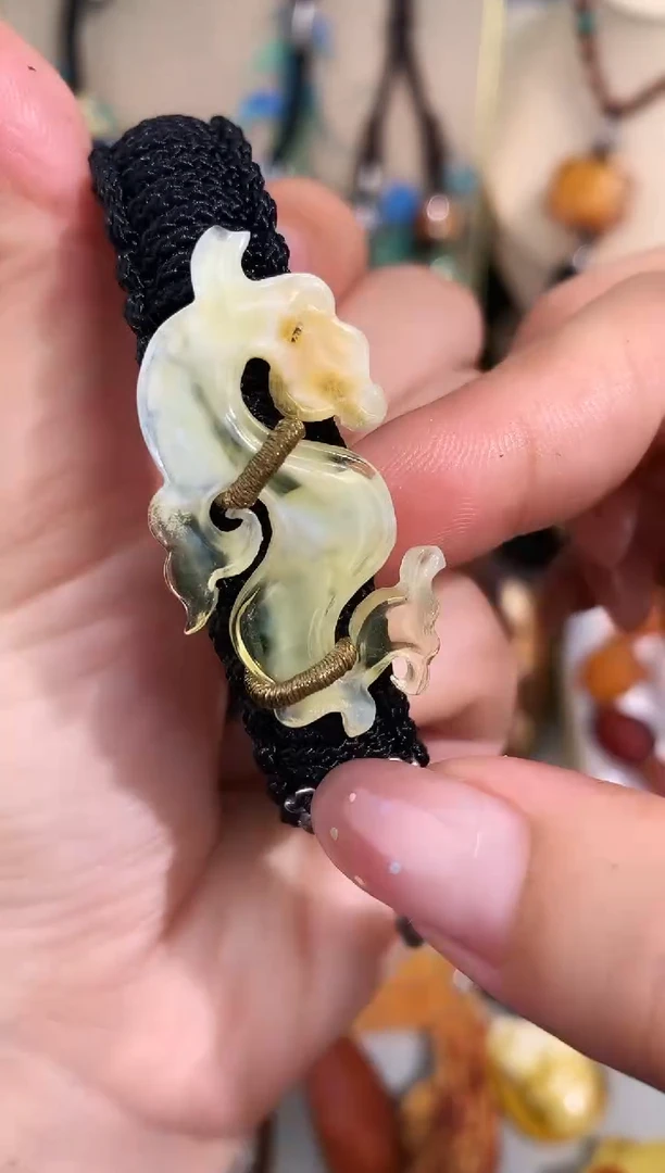 未镶嵌琥珀裸石琥珀