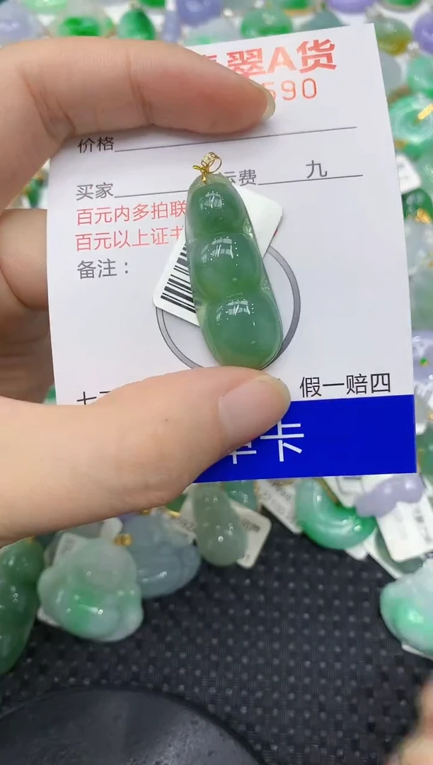 翡翠18K金镶嵌颈饰111111111