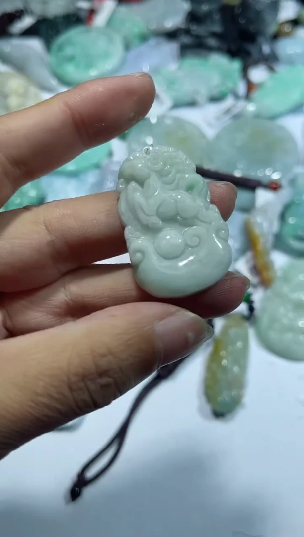 【闪购商品】翡翠颈饰未镶嵌00010182