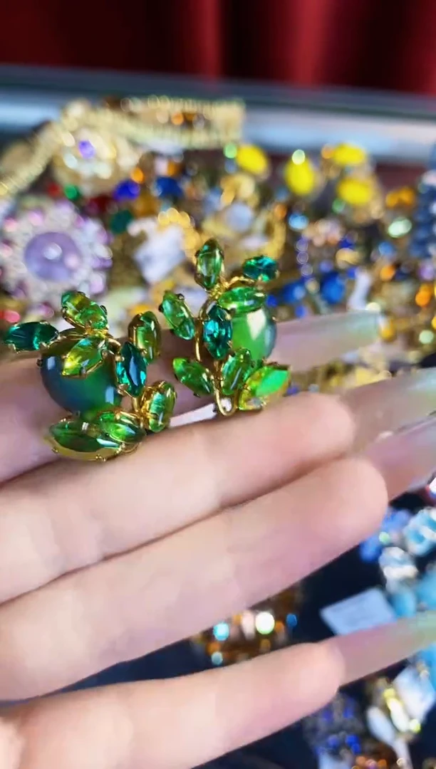 瓷片楚楚中古珠宝甄选不退换