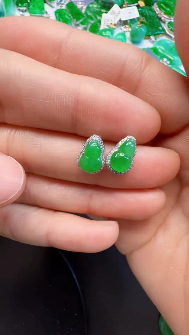 【闪购商品】翡翠耳钉18K金镶嵌3980元