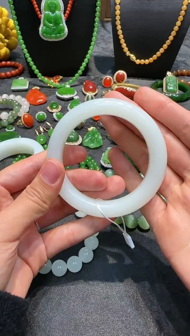 未镶嵌手镯和田玉56