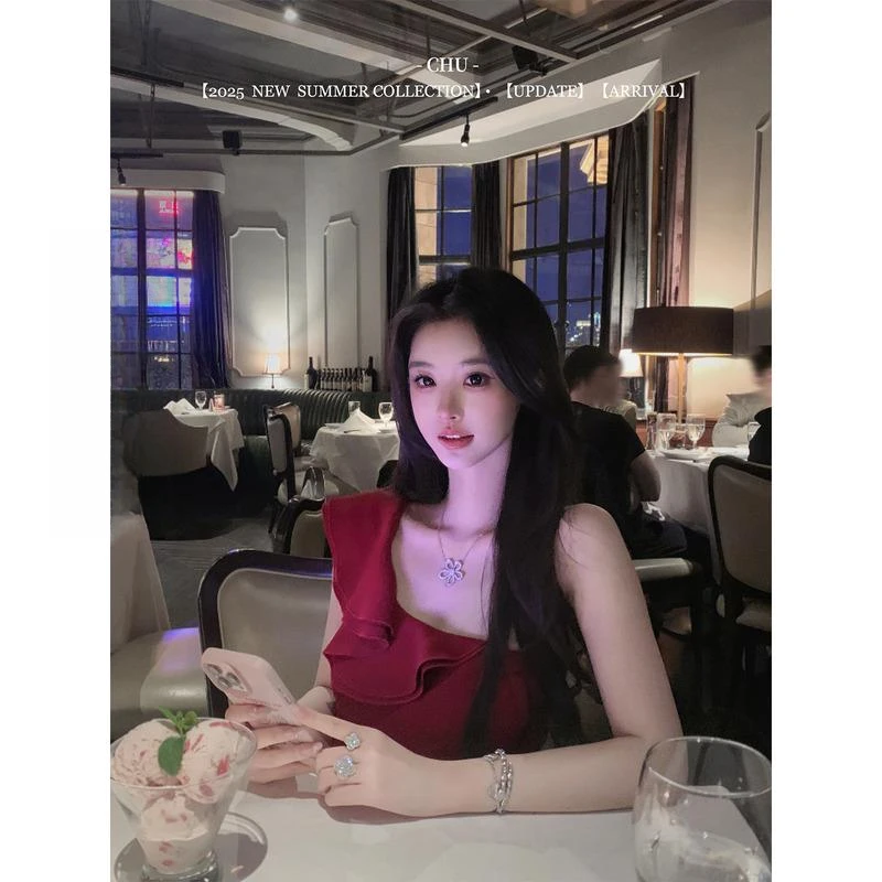 很权威的貌美红裙/古早味 显白显瘦 斜肩连衣裙网红款后妈裙