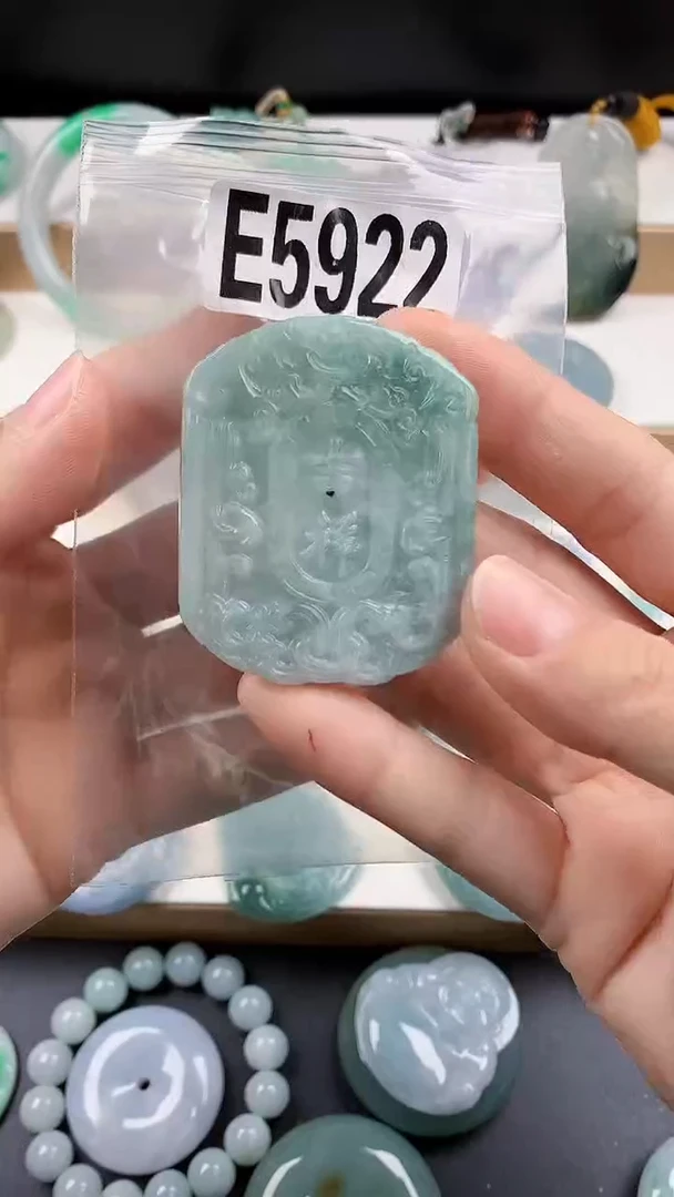 颈饰未镶嵌翡翠天然翡翠吊坠挂件