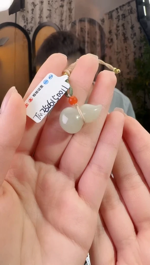 和田玉未镶嵌颈饰葫芦p