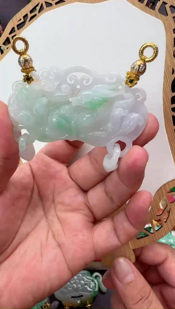 颈饰未镶嵌翡翠吊坠