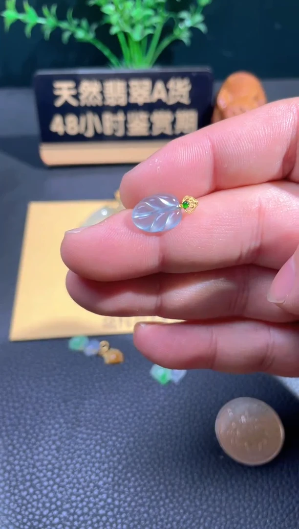 颈饰18K金镶嵌翡翠翡翠