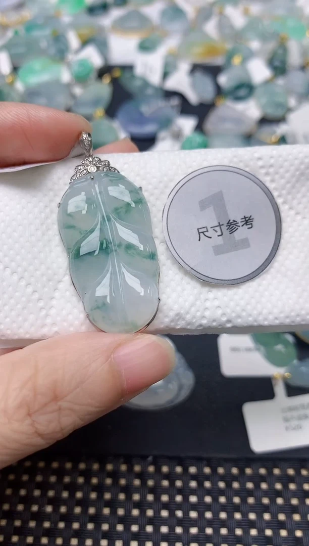 颈饰18K金镶嵌翡翠天然缅甸A货翡翠