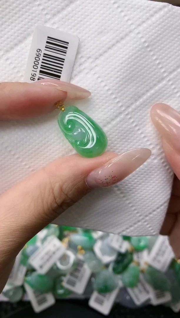 颈饰18K金镶嵌翡翠1111111111