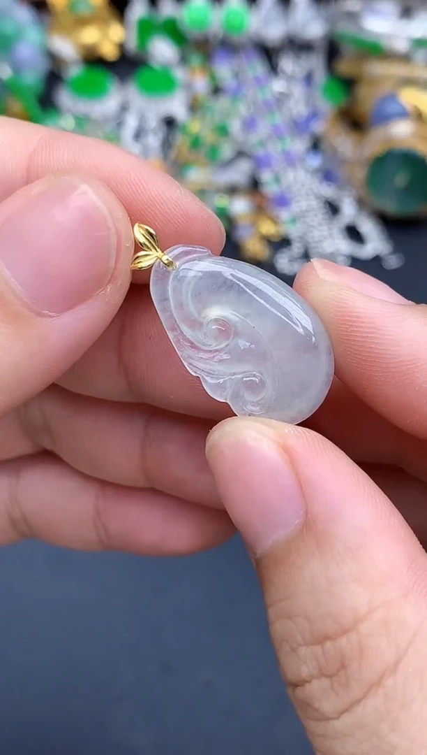 颈饰18K金镶嵌翡翠11-春日珠宝