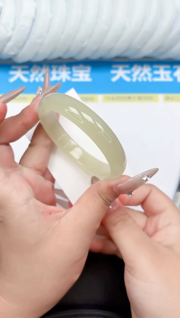 未镶嵌手镯石英质玉255-60.3