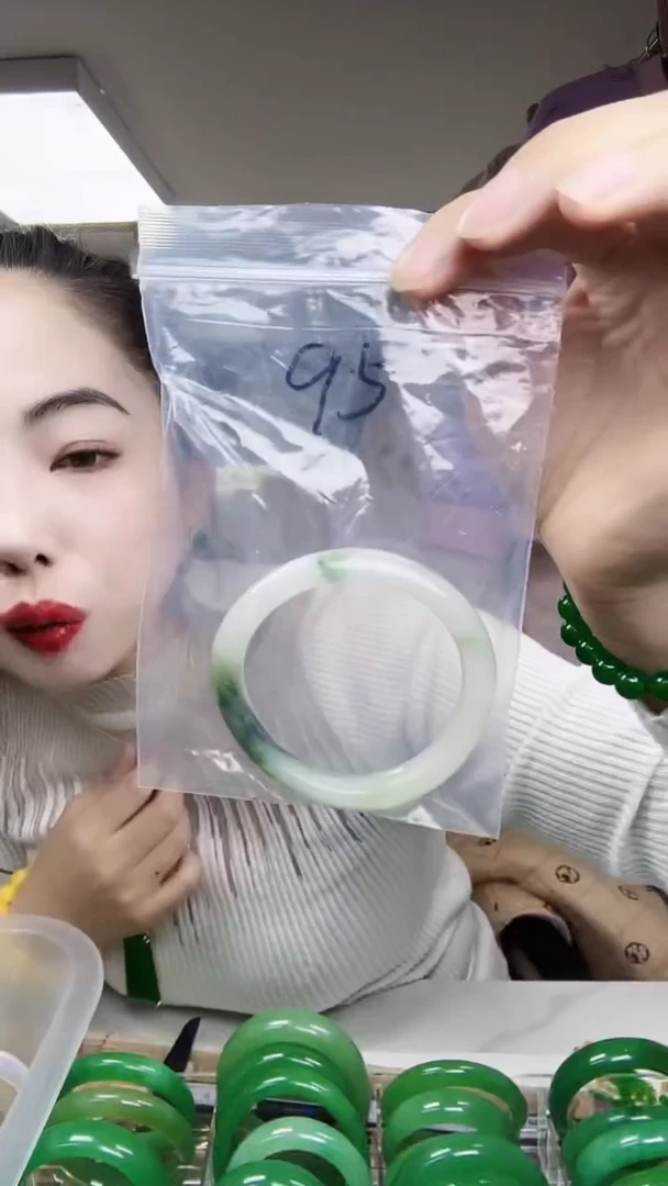 未镶嵌手镯石英质玉天然玉石新疆天山翠手镯 54圈口微瑕