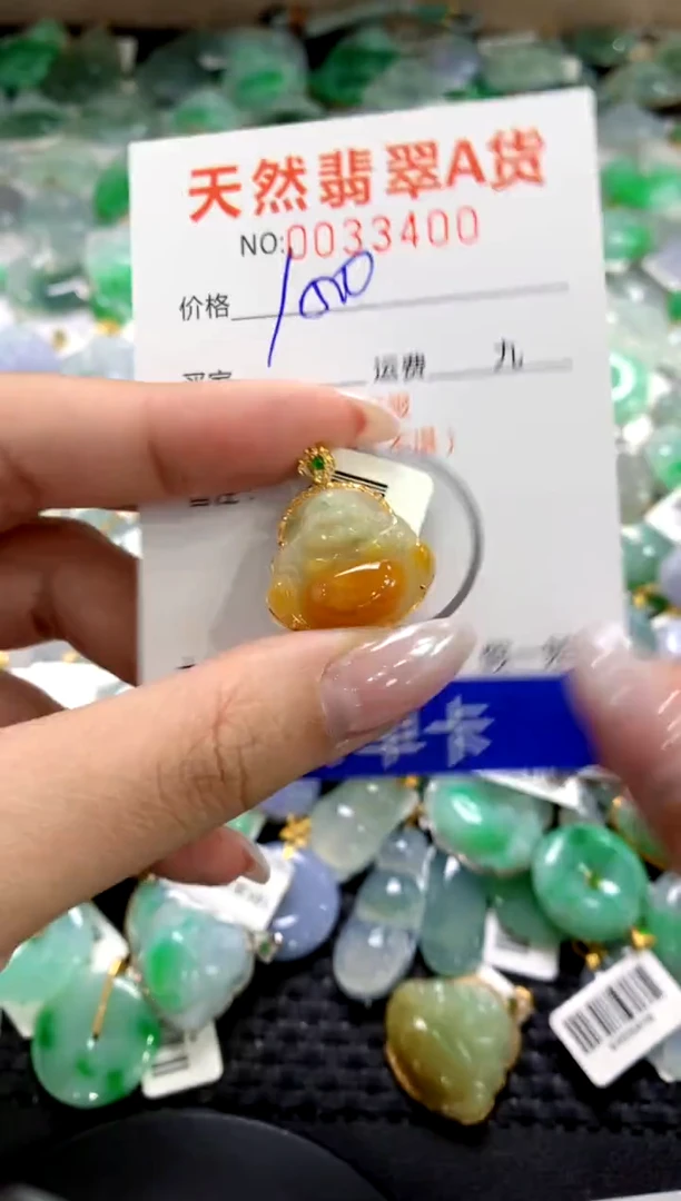 颈饰18K金镶嵌翡翠1111111111111111