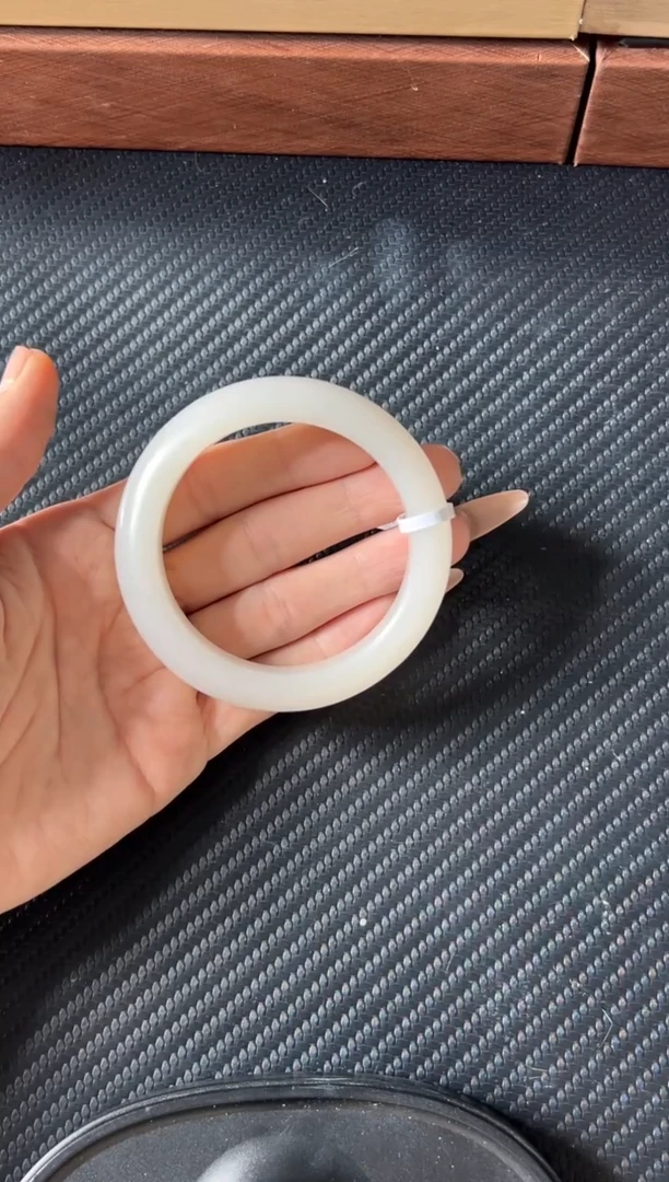 未镶嵌手镯和田玉黑山微色差手镯56