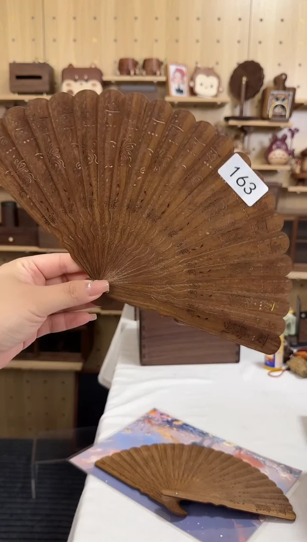 木163绿檀木蝴蝶苏扇