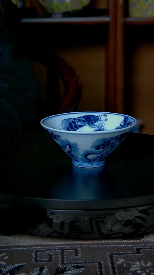 景德镇手工青花鱼化龙斗笠杯