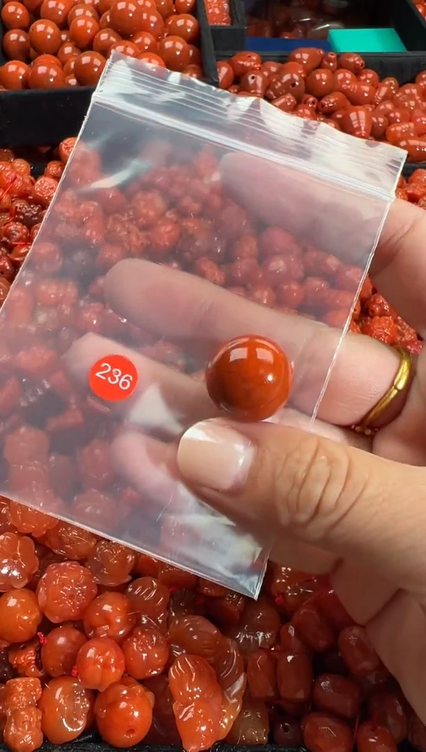 颈饰未镶嵌南红玛瑙1