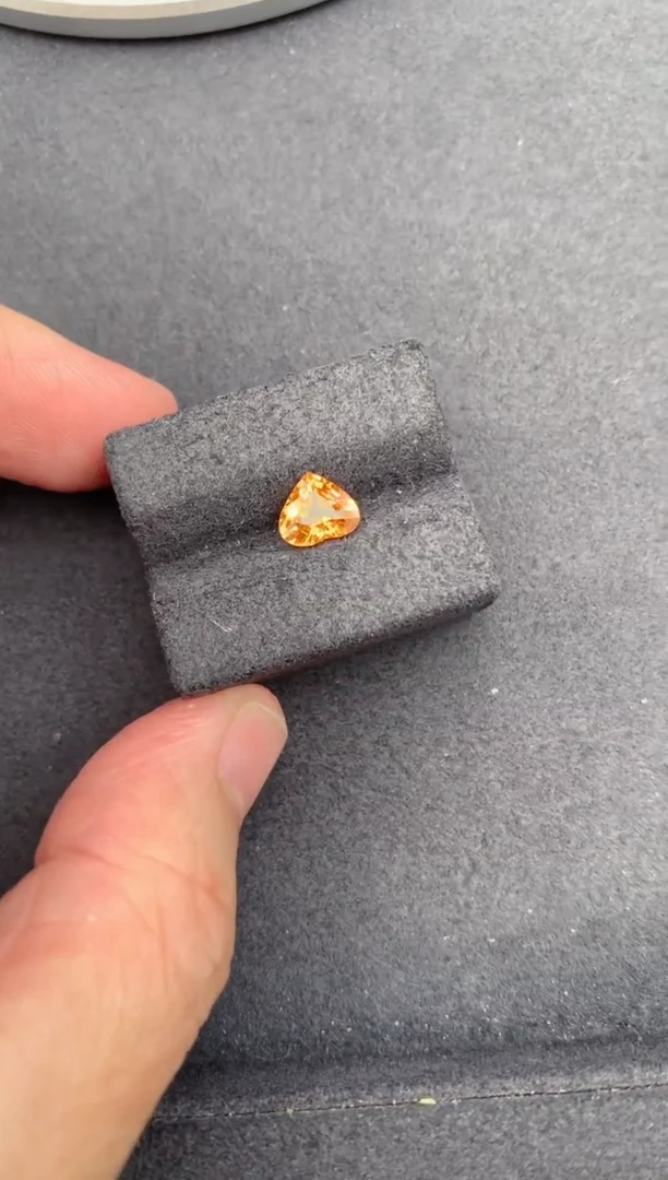 未镶嵌裸石石榴石（芬达石）1.25ct 芬达石 定制 BA