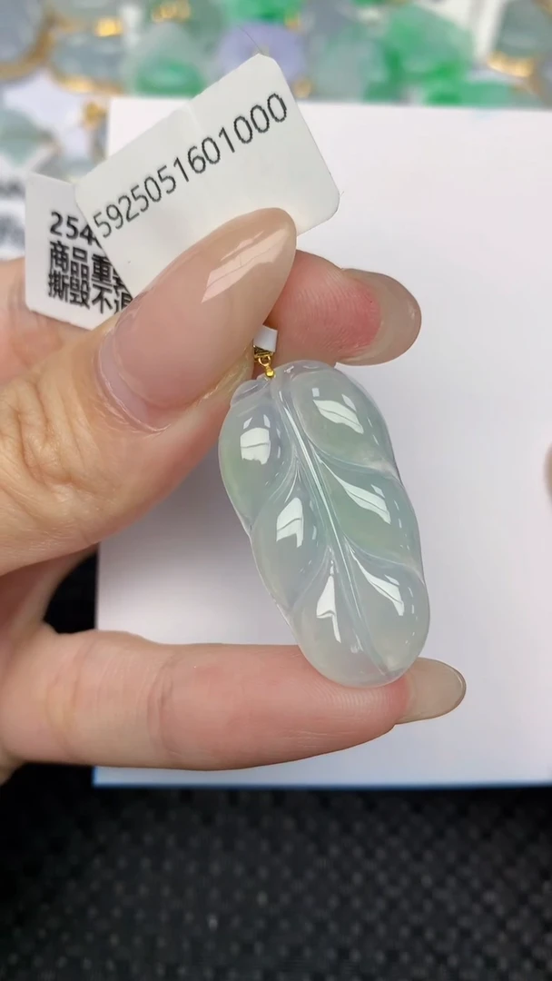 翡翠18K金镶嵌颈饰天然翡翠a货