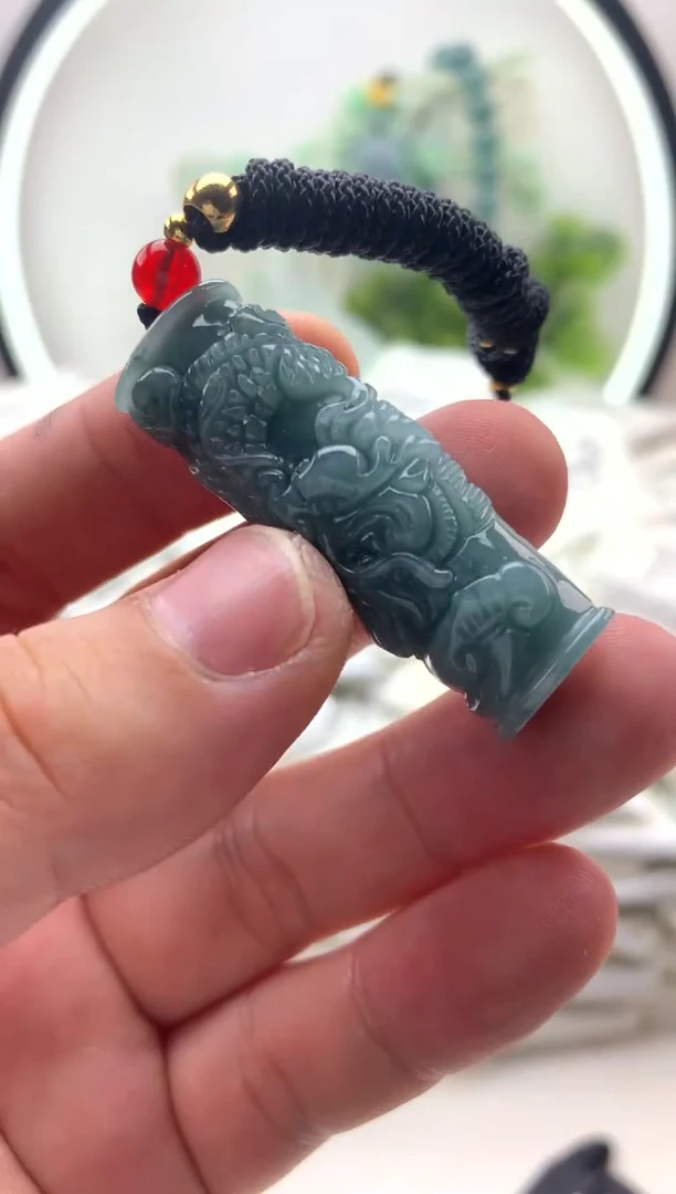 翡翠未镶嵌颈饰龙柱