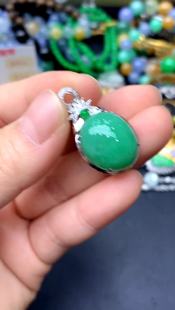 颈饰18K金镶嵌翡翠300-中国好珍宝