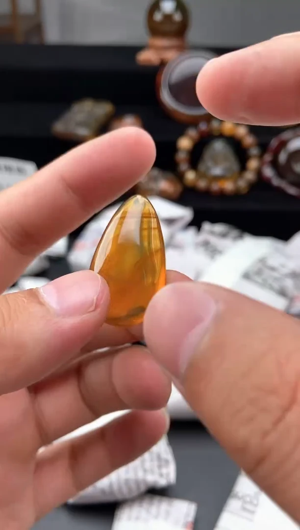 琥珀颈饰未镶嵌金棕珀水滴吊坠