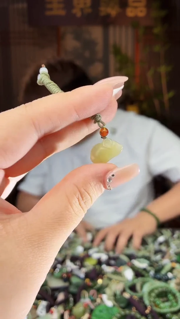 和田玉未镶嵌颈饰拍一发一